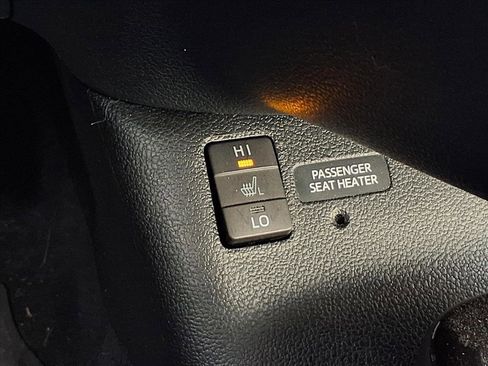 Used 2018 Toyota Prius Prime Advanced image 13