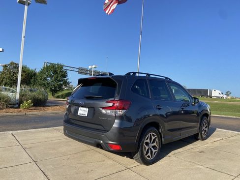 Used 2022 Subaru Forester Premium AWD/4WD image 11