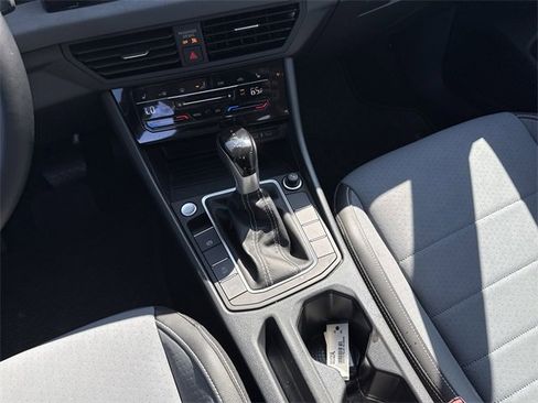 Used 2025 Volkswagen Jetta SE w/ Sunroof Package image 15