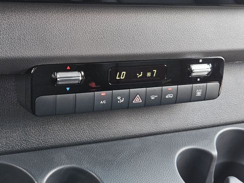 New 2024 Mercedes-Benz eSprinter 170 Cargo image 23