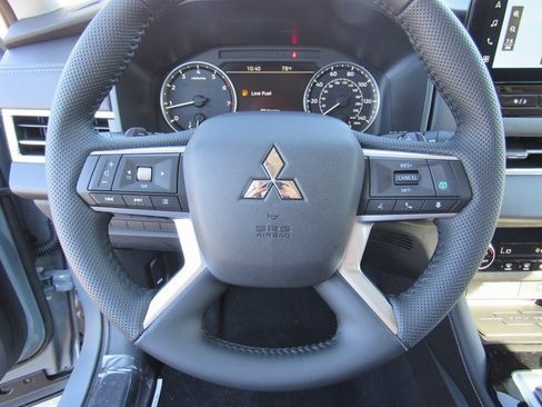 New 2025 Mitsubishi Outlander SE image 20