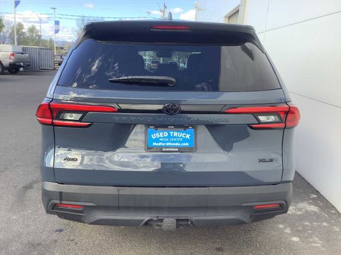 Used 2024 Toyota Grand Highlander AWD image 5