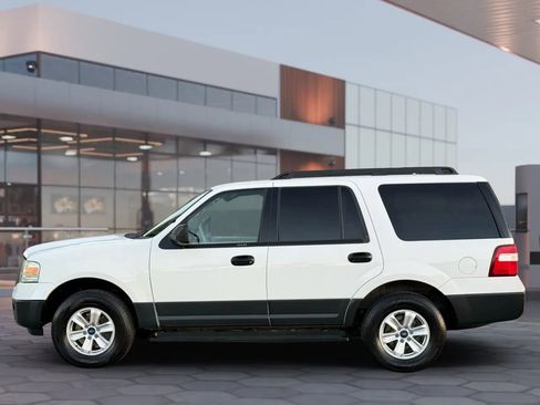 Used 2010 Ford Expedition XLT image 3