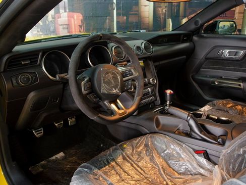 Used 2016 Ford Mustang Shelby GT350 w/ Technology Package image 33