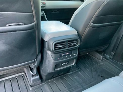 Certified 2023 Honda Pilot Touring image 11