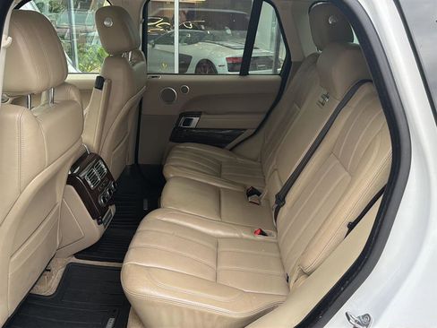 Used 2017 Land Rover Range Rover HSE image 14