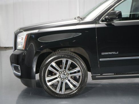 Used 2020 GMC Yukon Denali w/ Denali Premium Package image 4