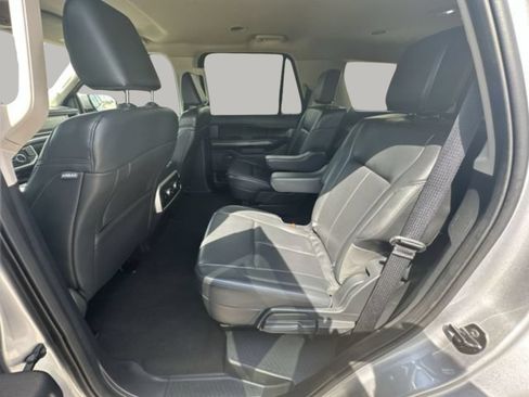 Used 2024 Ford Expedition XLT AWD/4WD image 23