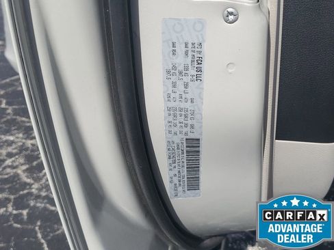 Used 2017 Chrysler Pacifica Touring-L w/ Tire & Wheel Group image 46