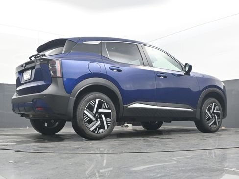 Certified 2025 Nissan Kicks SV image 29