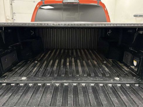 Used 2018 Toyota Tacoma TRD Sport image 28