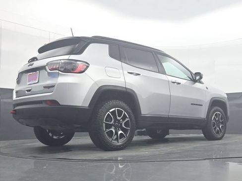 Used 2025 Jeep Compass Trailhawk AWD/4WD image 33