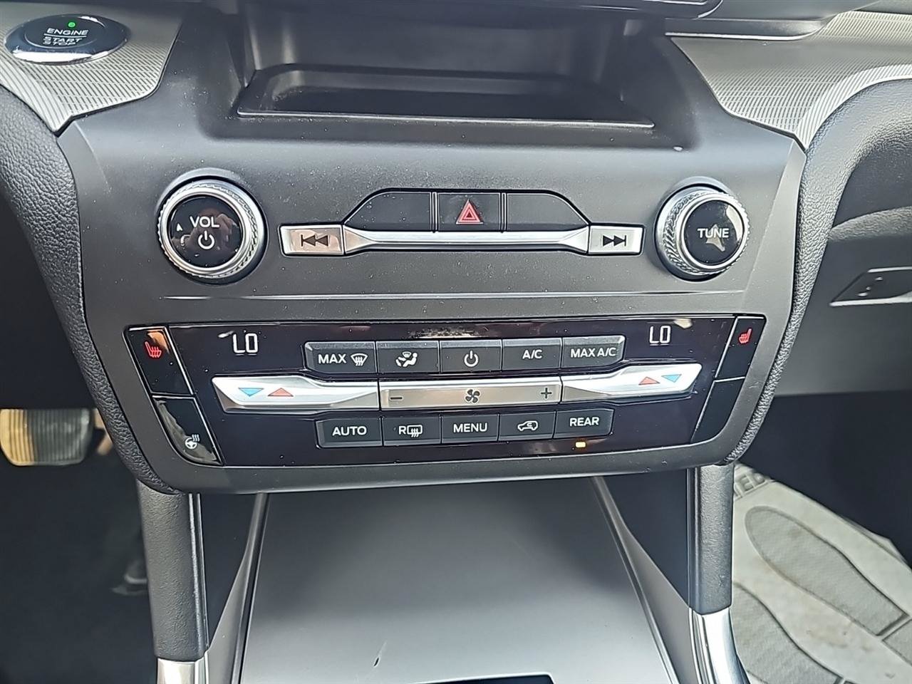 Used 2020 Ford Explorer XLT w/ Equipment Group 202A AWD/4WD image 14