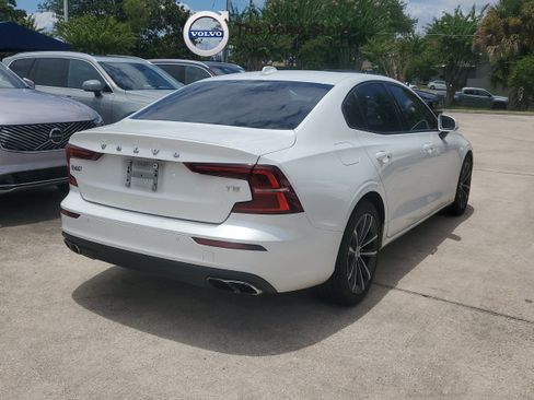 Used 2021 Volvo S60 T5 Momentum FWD image 3