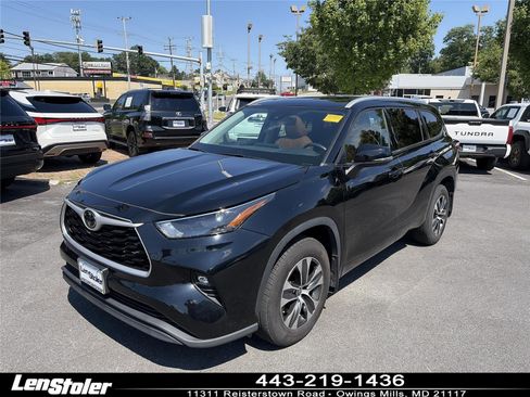 Used 2022 Toyota Highlander XLE AWD/4WD image 1