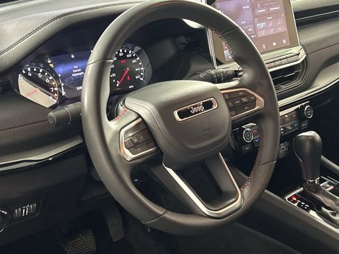 Used 2025 Jeep Compass Trailhawk image 13