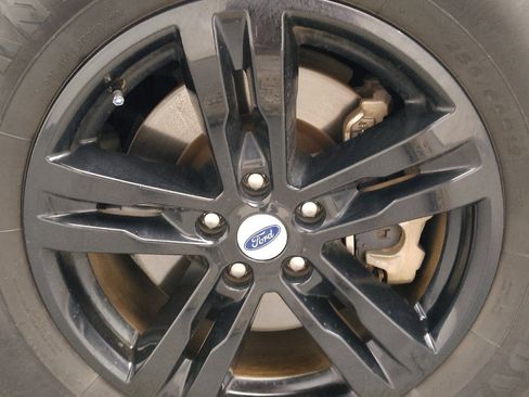 Used 2022 Ford Explorer XLT RWD image 31