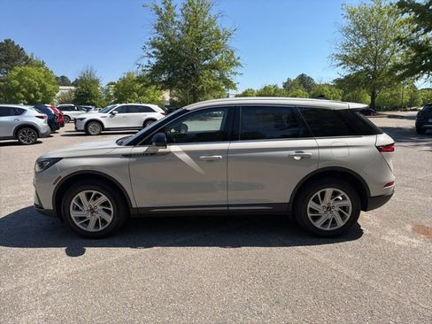 Used 2023 Lincoln Corsair FWD image 2