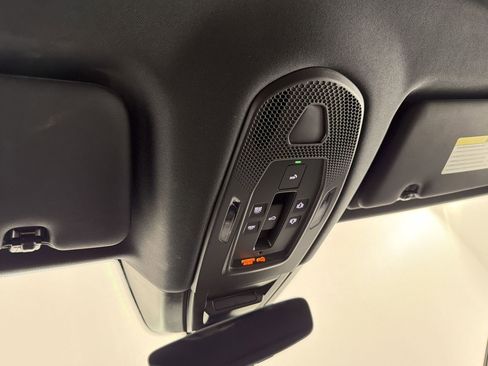 Certified 2025 Porsche Cayenne S AWD/4WD image 33