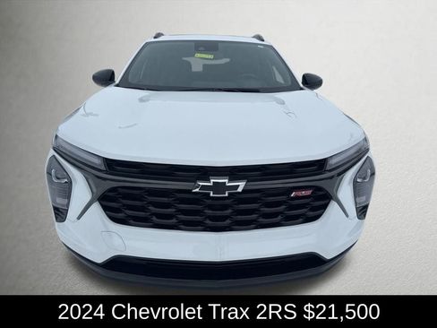 Used 2024 Chevrolet Trax RS w/ Sunroof Package image 7