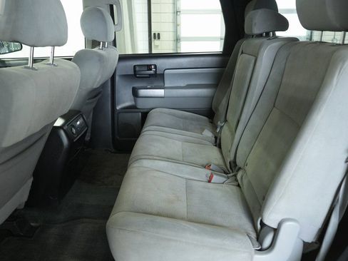 Used 2018 Toyota Sequoia SR5 image 33