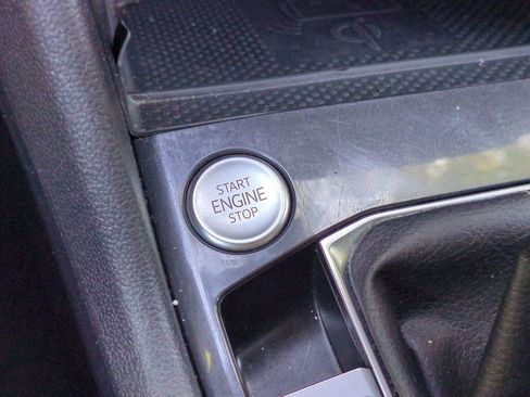 Used 2023 Volkswagen Tiguan SE image 28