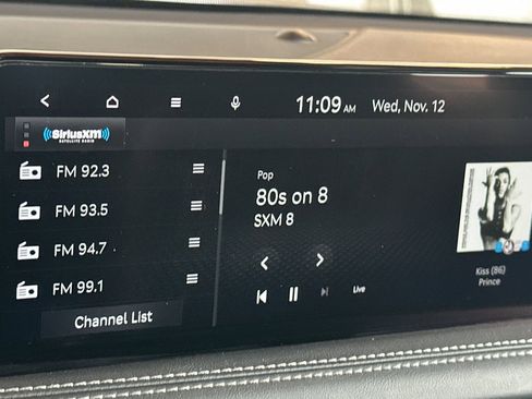 Used 2023 Genesis G70 2.0T image 24