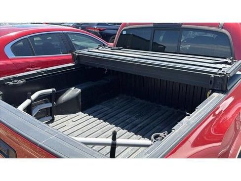 Used 2017 Toyota Tacoma SR5 w/ Tow Package AWD/4WD image 4