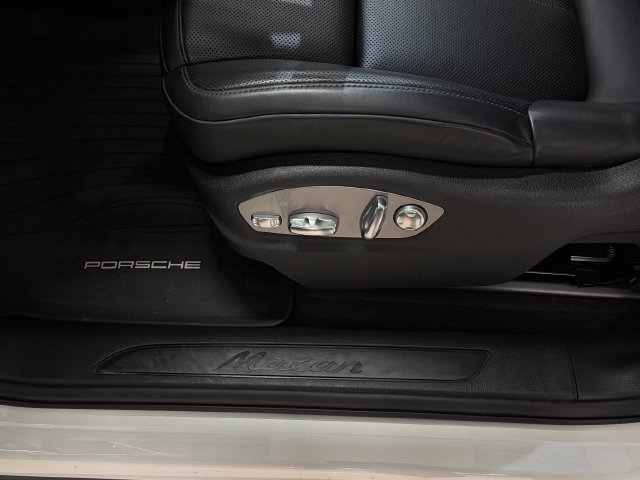 Certified 2026 Porsche Macan AWD/4WD image 22