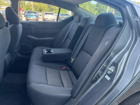 Used 2024 Nissan Altima 2.5 SV FWD image 24
