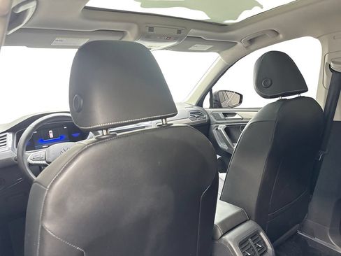 Used 2023 Volkswagen Tiguan SE w/ Panoramic Sunroof Package FWD image 34