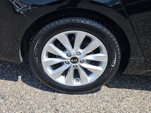 Used 2018 Kia Optima EX w/ Premium Package FWD image 9