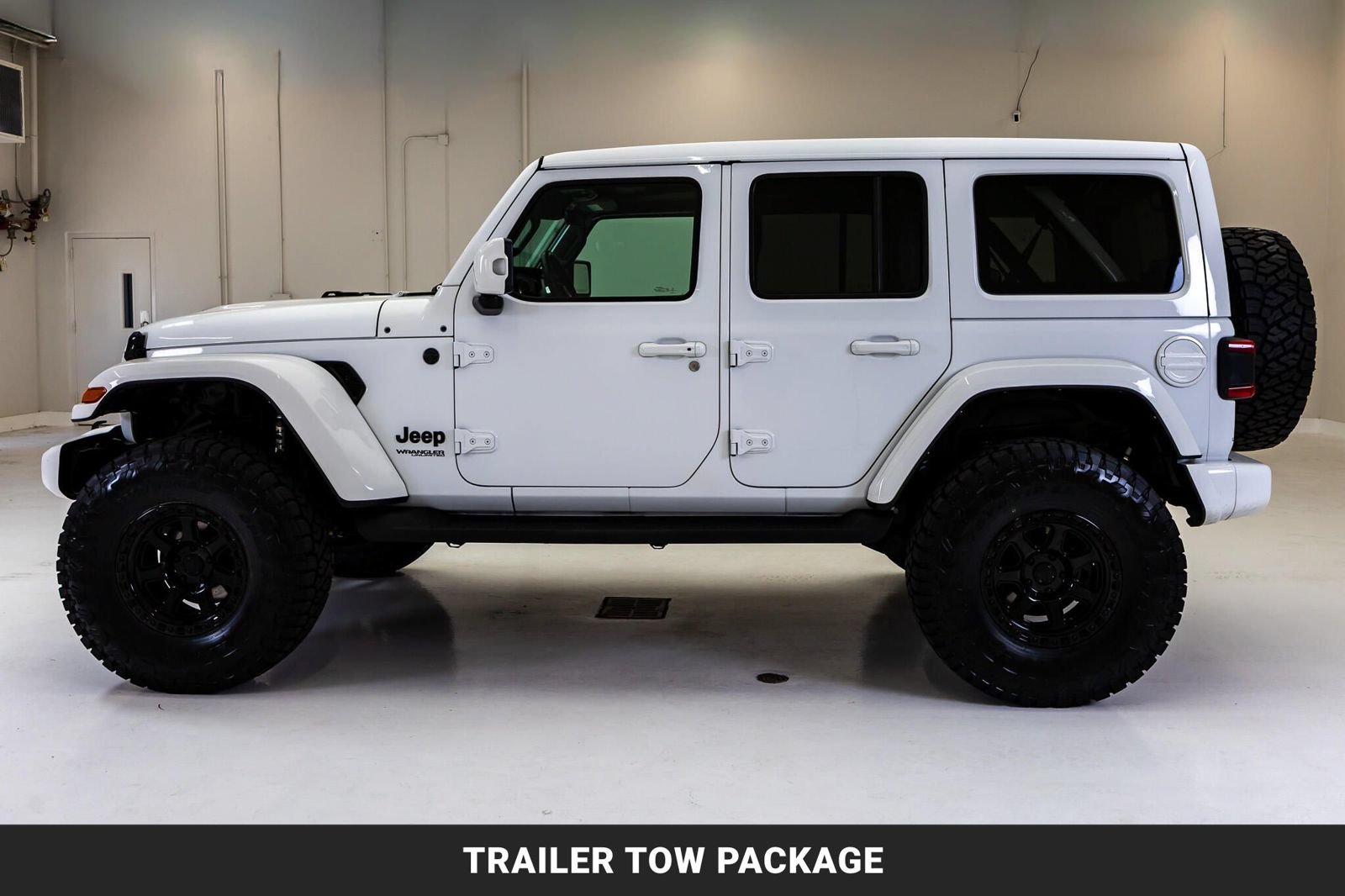 Used 2022 Jeep Wrangler Unlimited Sahara AWD/4WD image 6