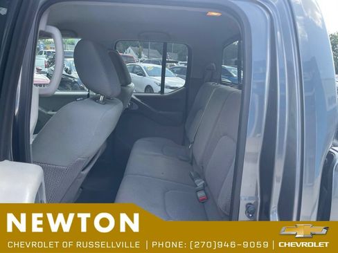 Used 2016 Nissan Frontier SV AWD/4WD image 9