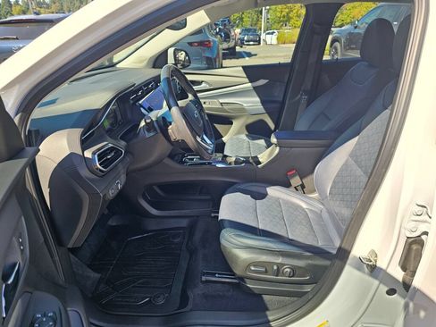 Used 2023 Chevrolet Bolt EUV LT w/ Convenience Package FWD image 19