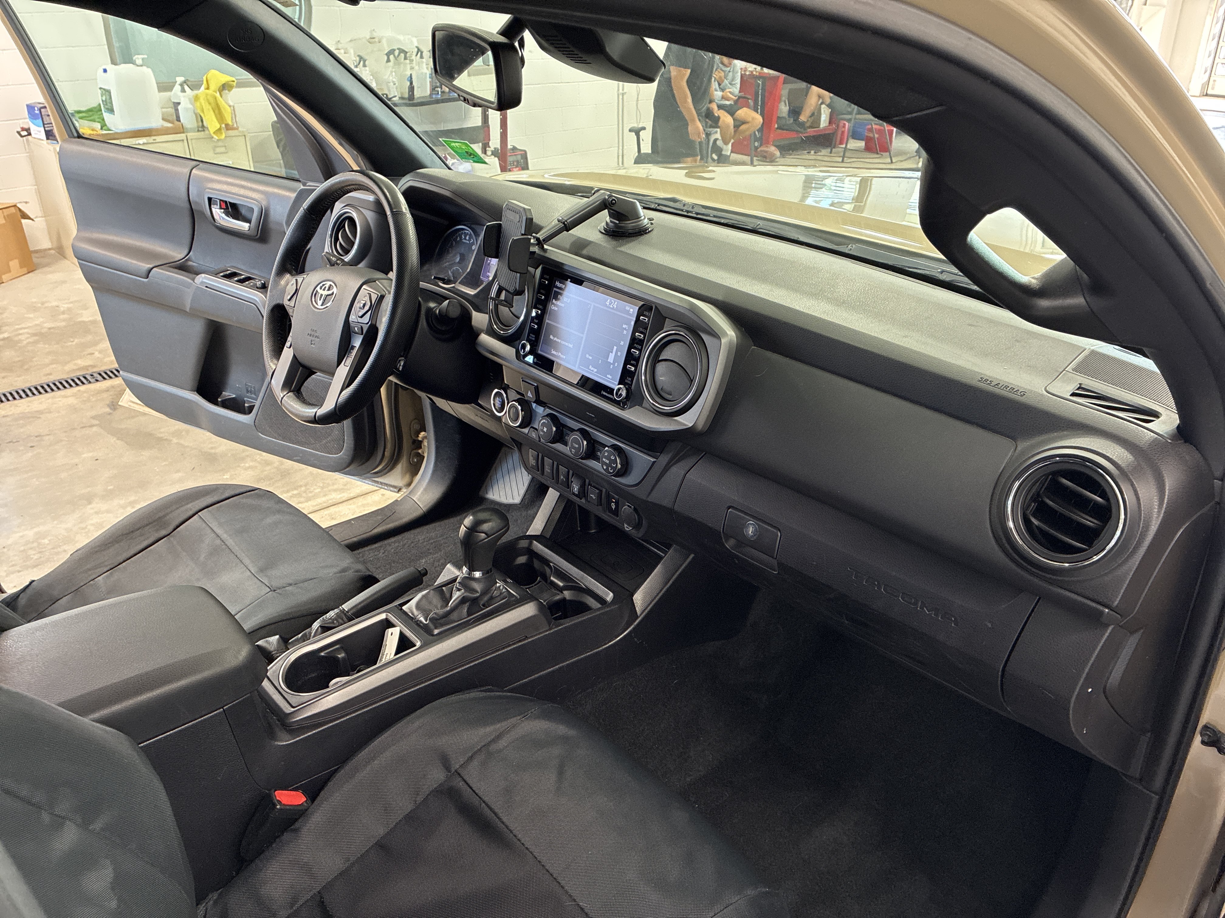 Used 2020 Toyota Tacoma TRD Off-Road w/ Technology Package AWD/4WD image 14