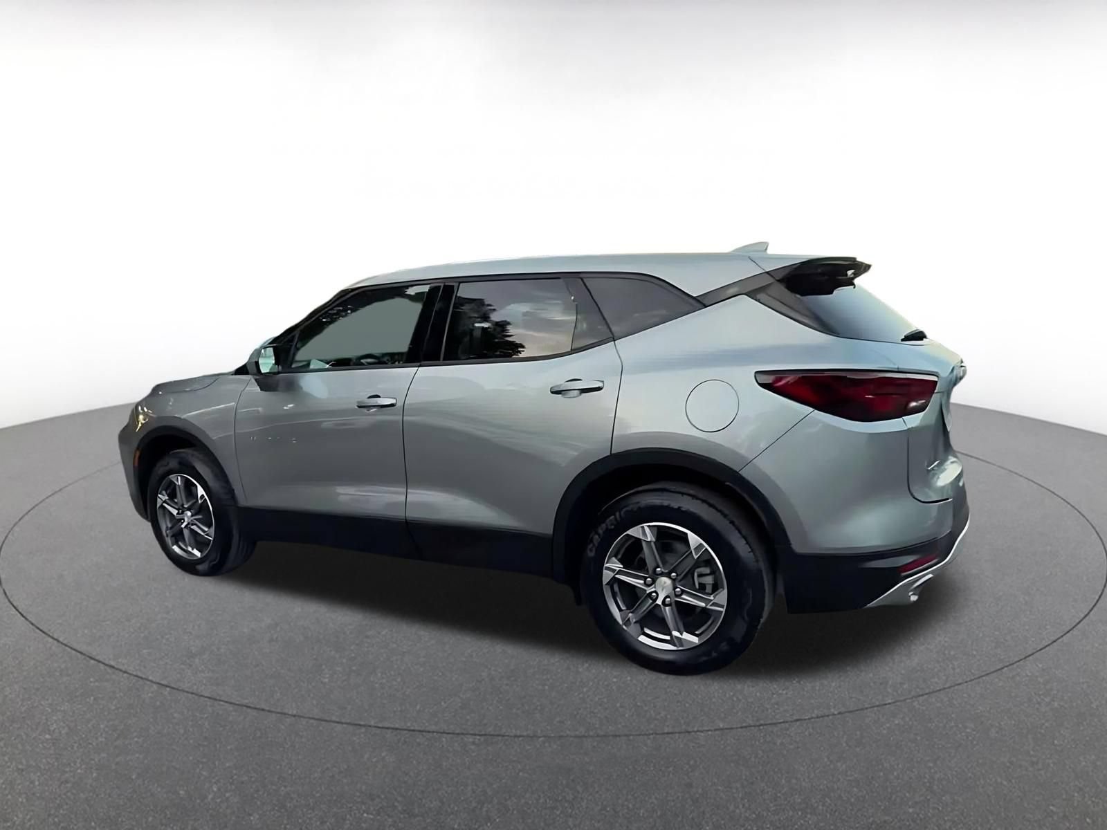 Used 2025 Chevrolet Blazer LT FWD image 9