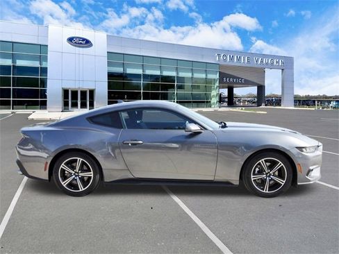 Used 2025 Ford Mustang Coupe image 5