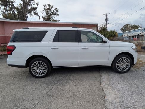 Used 2023 Ford Expedition Max Limited image 3