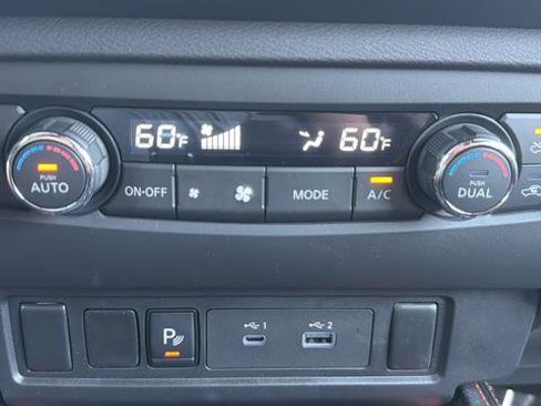 Used 2025 Nissan Frontier PRO-4X AWD/4WD image 29