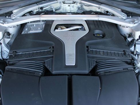 Used 2022 Aston Martin DBX image 19