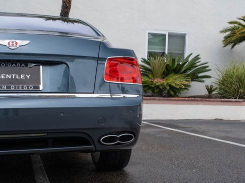 Used 2018 Bentley Flying Spur V8 image 14