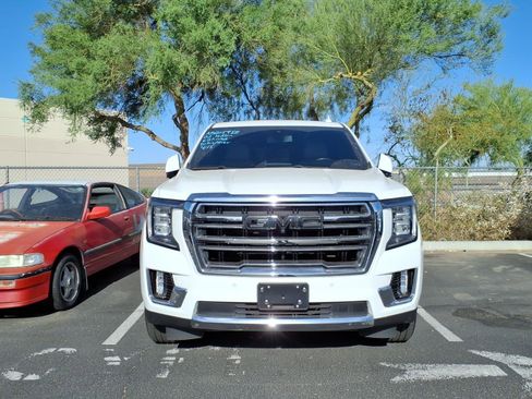 Used 2022 GMC Yukon SLT w/ SLT Premium Package AWD/4WD image 2