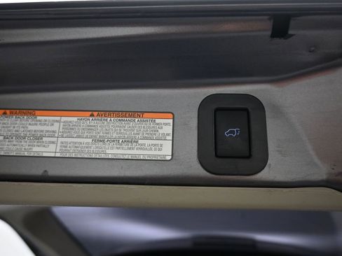 Used 2018 Toyota Sienna Limited image 56