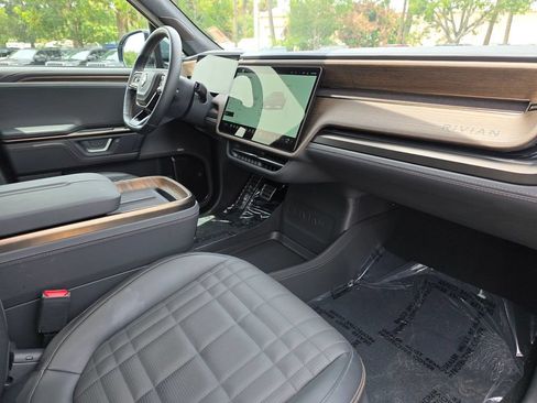 Used 2025 Rivian R1T Premium AWD/4WD image 14