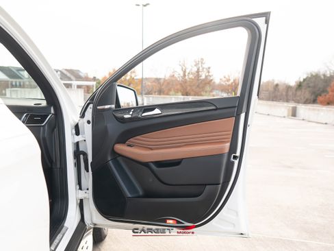 Used 2019 Mercedes-Benz GLE 43 AMG 4MATIC w/ Premium 3 Package image 46