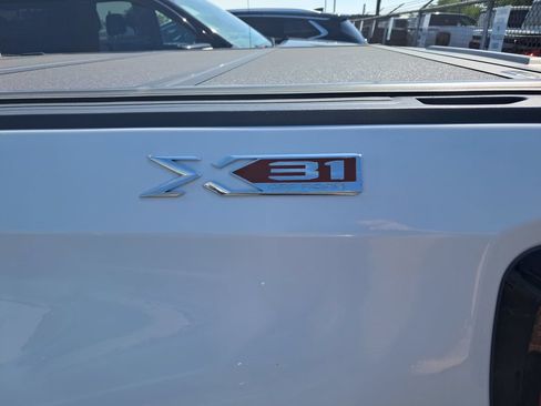 Used 2023 GMC Sierra 1500 Elevation w/ Preferred Package AWD/4WD image 9