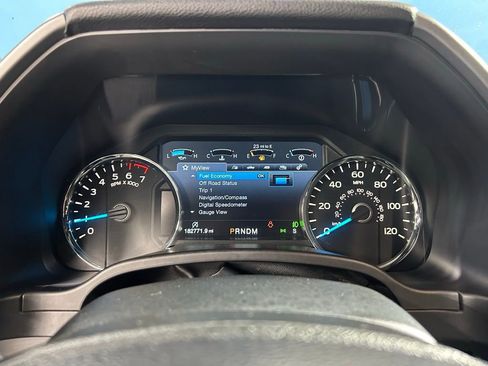 Used 2017 Ford F150 Platinum w/ Equipment Group 701A Luxury AWD/4WD image 23