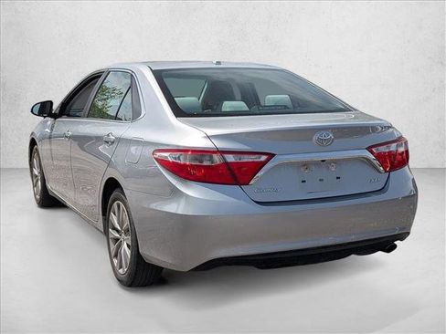 Used 2017 Toyota Camry XLE w/ Convenience Package FWD image 4