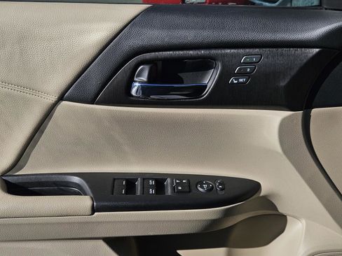 Used 2015 Honda Accord EX-L image 26